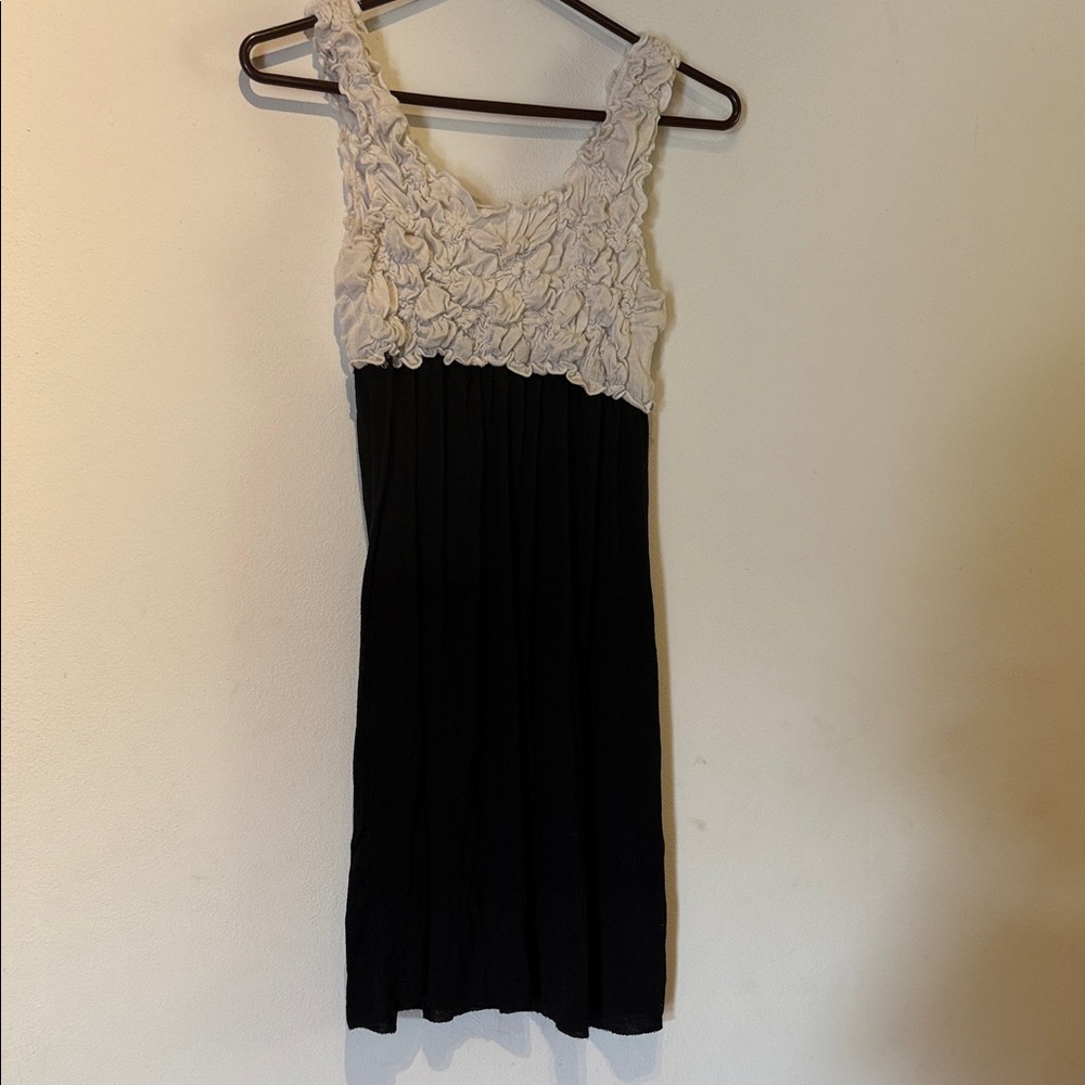 Black and White Sleeveless Dress